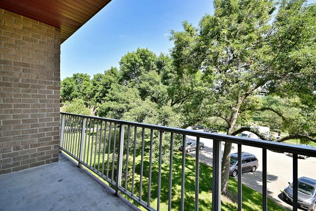945 E Kenilworth Avenue 325, Palatine, IL 60074