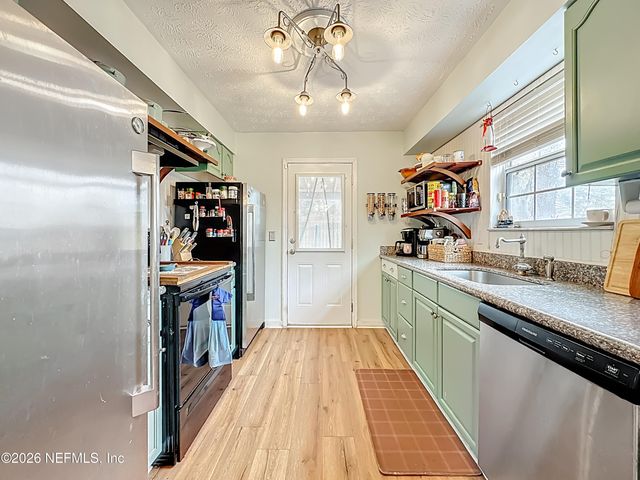 8302 CASSIE Road, Jacksonville, FL 32221