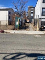 47 Seidler, Jersey City, NJ 07304
