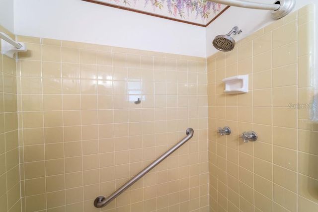 686 E KENTUCKY AVENUE, Deland, FL 32724