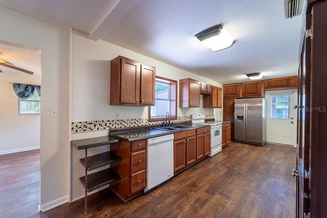 686 E KENTUCKY AVENUE, Deland, FL 32724