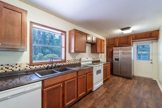 686 E KENTUCKY AVENUE, Deland, FL 32724