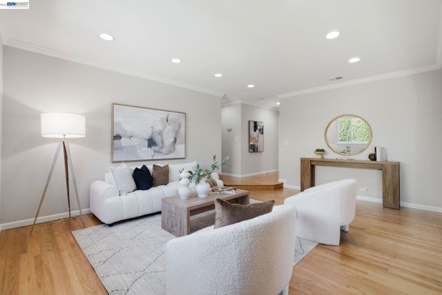 1192 Forest Creek Dr, San Jose, CA 95129