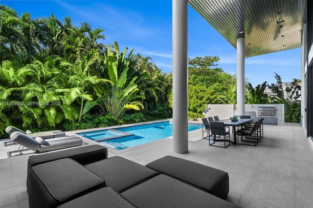 620 Ocean Blvd, Golden Beach, FL 33160