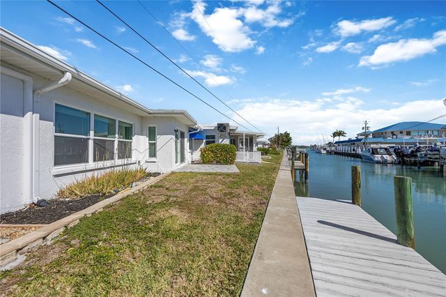 825 WHITE CAP CIRCLE 4, Venice, FL 34285