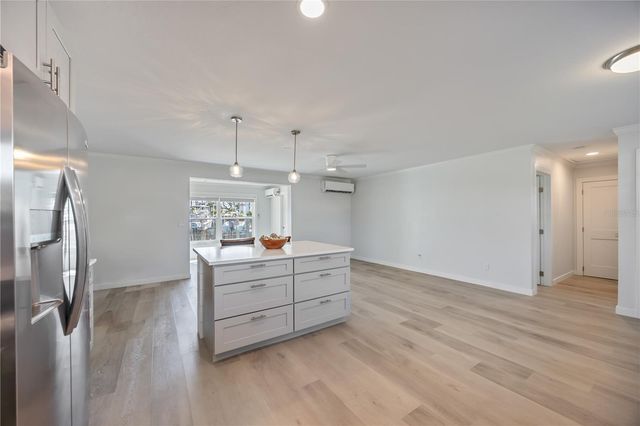 825 WHITE CAP CIRCLE 4, Venice, FL 34285