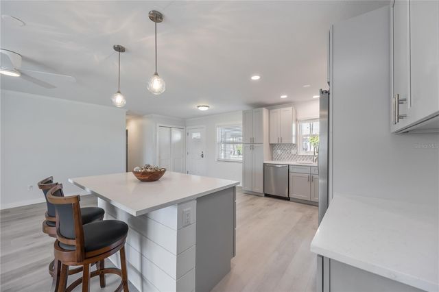 825 WHITE CAP CIRCLE 4, Venice, FL 34285