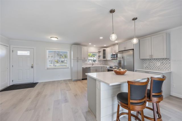 825 WHITE CAP CIRCLE 4, Venice, FL 34285