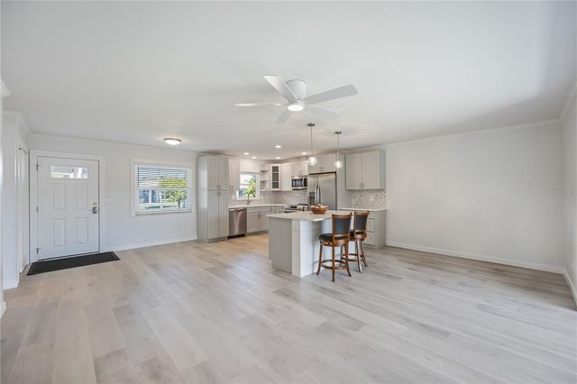 825 WHITE CAP CIRCLE 4, Venice, FL 34285