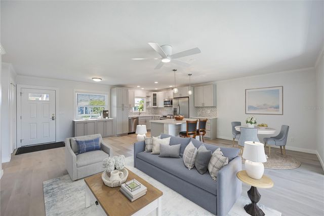 825 WHITE CAP CIRCLE 4, Venice, FL 34285