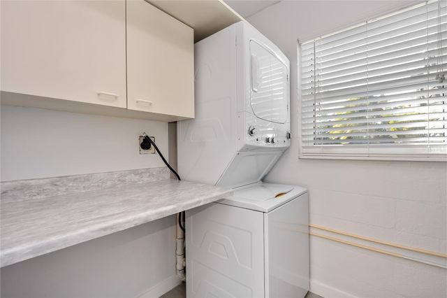 825 WHITE CAP CIRCLE 4, Venice, FL 34285