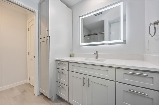 825 WHITE CAP CIRCLE 4, Venice, FL 34285