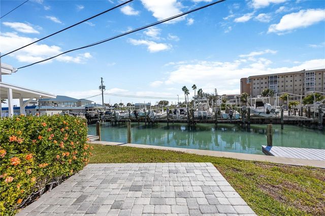 825 WHITE CAP CIRCLE 4, Venice, FL 34285