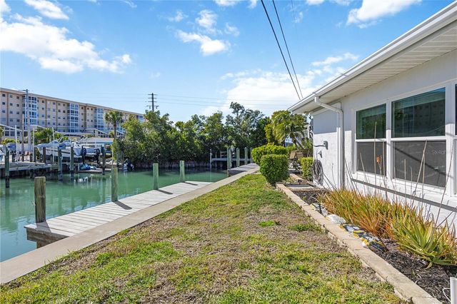 825 WHITE CAP CIRCLE 4, Venice, FL 34285