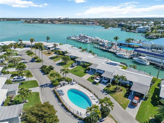 825 WHITE CAP CIRCLE 4, Venice, FL 34285