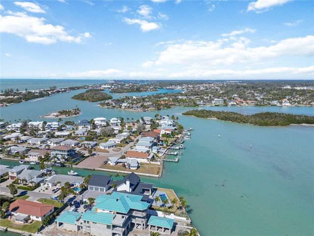 825 WHITE CAP CIRCLE 4, Venice, FL 34285