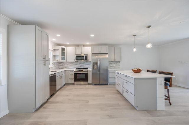 825 WHITE CAP CIRCLE 4, Venice, FL 34285