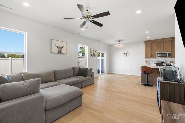 16599 N Red Oak Dr., Nampa, ID 83687