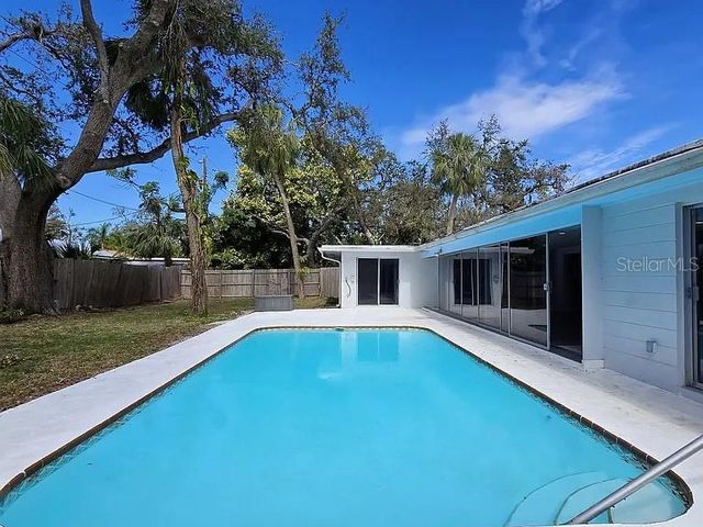 2019 CHIPPAWA PLACE, Sarasota, FL 34234