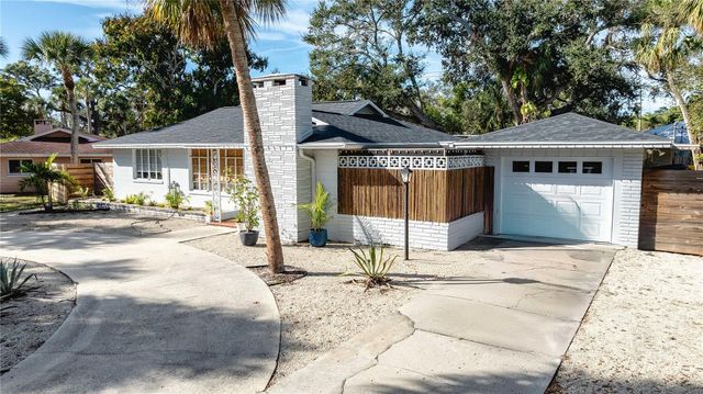 2019 CHIPPAWA PLACE, Sarasota, FL 34234