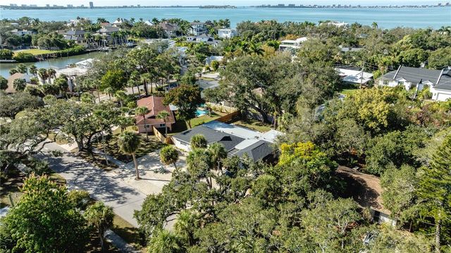 2019 CHIPPAWA PLACE, Sarasota, FL 34234