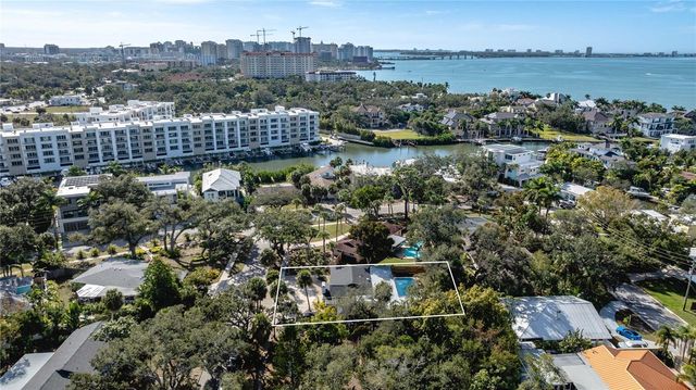 2019 CHIPPAWA PLACE, Sarasota, FL 34234