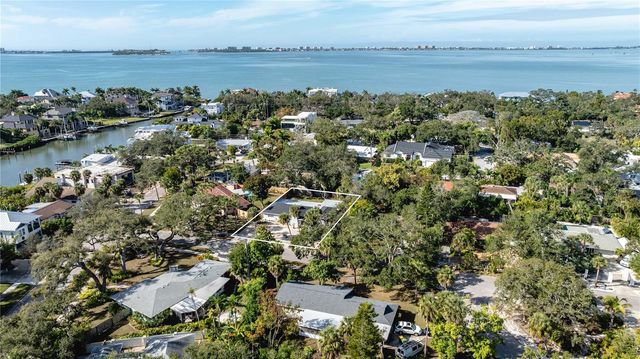 2019 CHIPPAWA PLACE, Sarasota, FL 34234