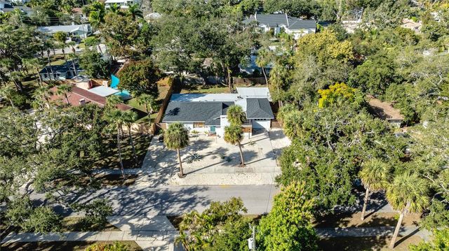 2019 CHIPPAWA PLACE, Sarasota, FL 34234