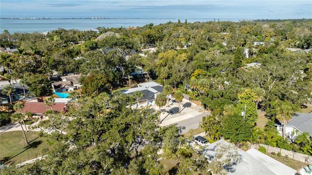 2019 CHIPPAWA PLACE, Sarasota, FL 34234