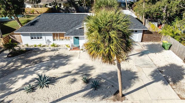 2019 CHIPPAWA PLACE, Sarasota, FL 34234