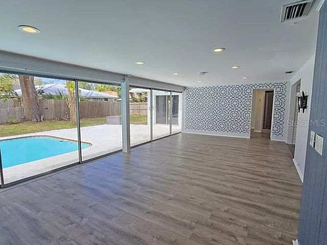 2019 CHIPPAWA PLACE, Sarasota, FL 34234