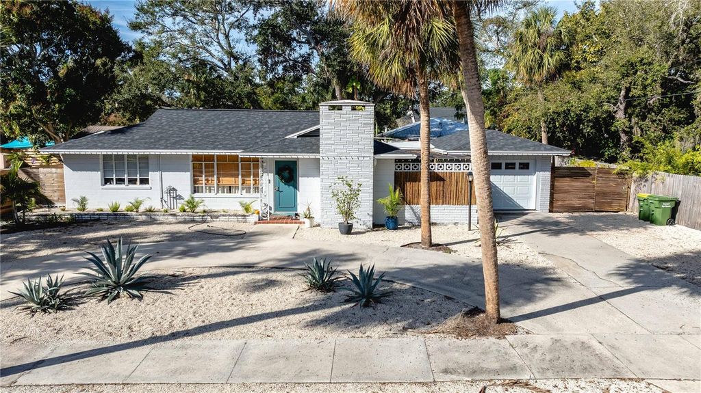 2019 CHIPPAWA PLACE, Sarasota, FL 34234