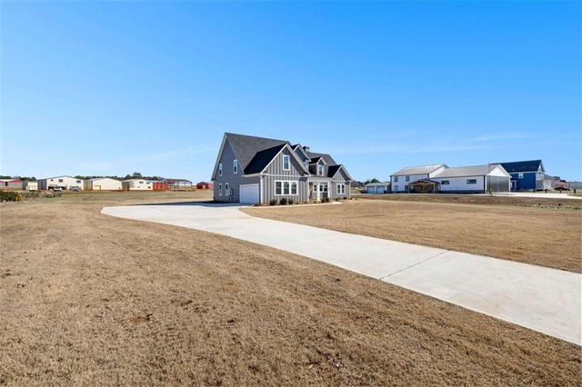 404 Whipple Avenue, Williamson, GA 30292