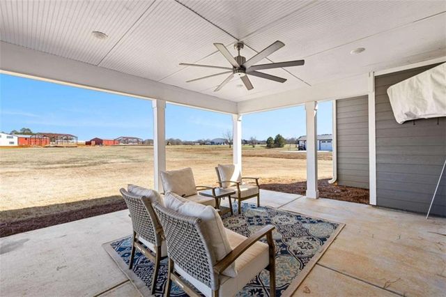 404 Whipple Avenue, Williamson, GA 30292