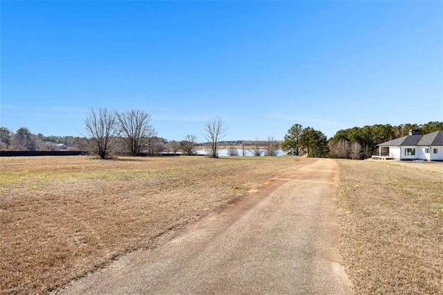 404 Whipple Avenue, Williamson, GA 30292