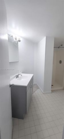 7035 NW 186th St D110, Hialeah, FL 33015