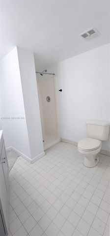 7035 NW 186th St D110, Hialeah, FL 33015