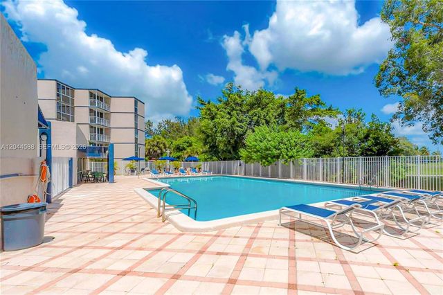 7035 NW 186th St D110, Hialeah, FL 33015