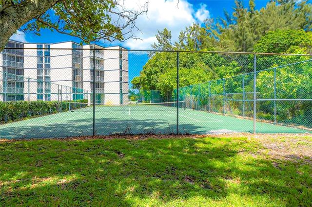 7035 NW 186th St D110, Hialeah, FL 33015