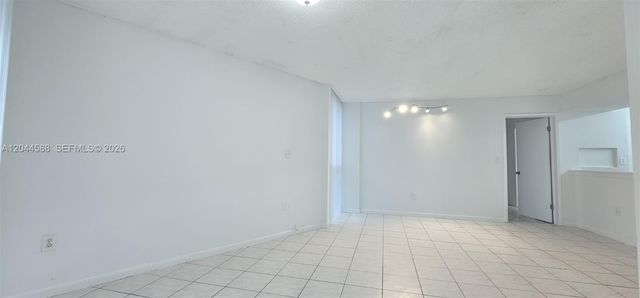 7035 NW 186th St D110, Hialeah, FL 33015