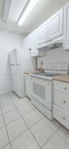7035 NW 186th St D110, Hialeah, FL 33015