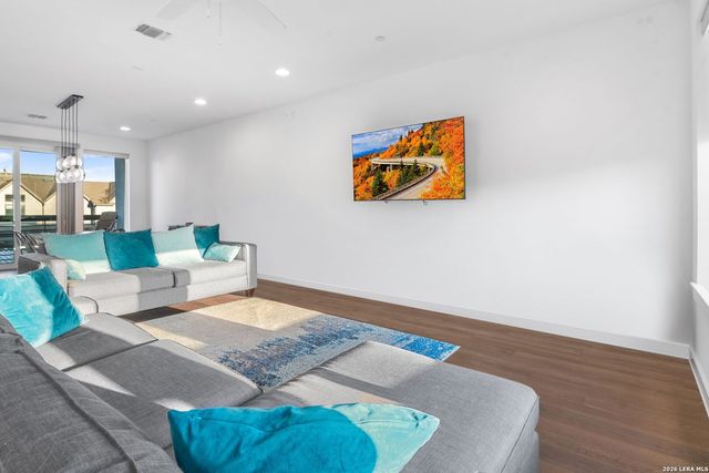 102 Tendick Unit 606, San Antonio, TX 78209