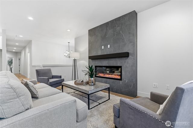 12015 44th Avenue S, Tukwila, WA 98168