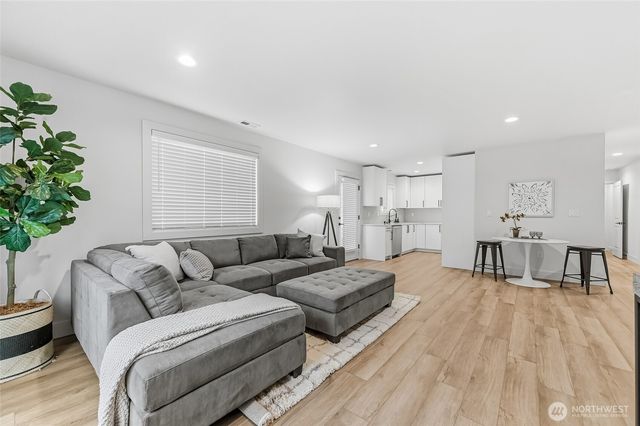 12015 44th Avenue S, Tukwila, WA 98168