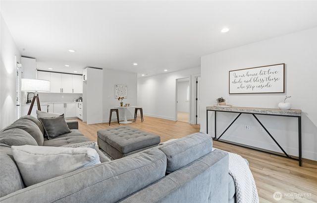 12015 44th Avenue S, Tukwila, WA 98168