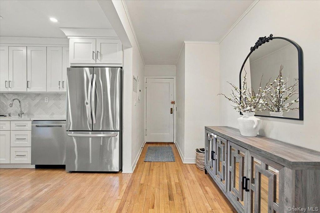 3 Whitehall Road 21, Eastchester, NY 10709 — photo 3