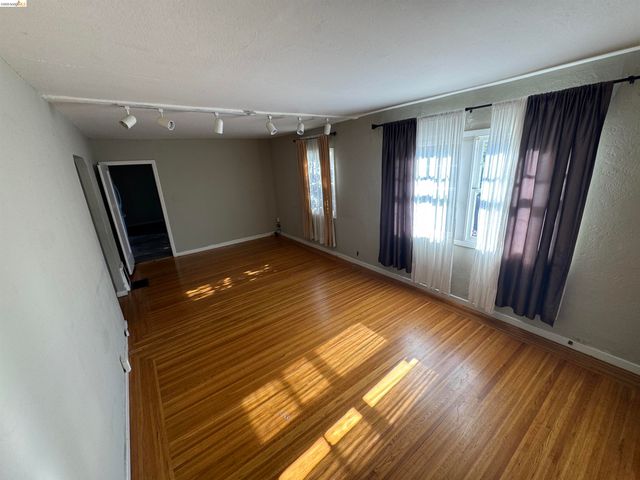 6440 Sunnymere, Oakland, CA 94605