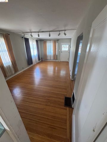6440 Sunnymere, Oakland, CA 94605