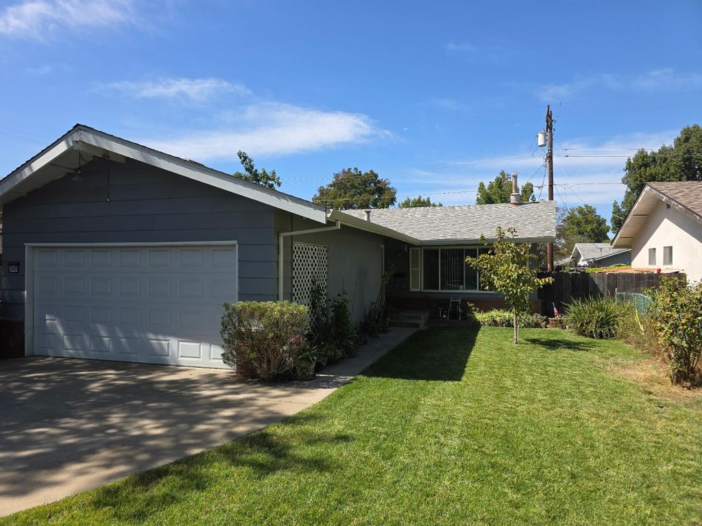Image 2 of property listing at 2405 Carver Street, Modesto, CA 95350
