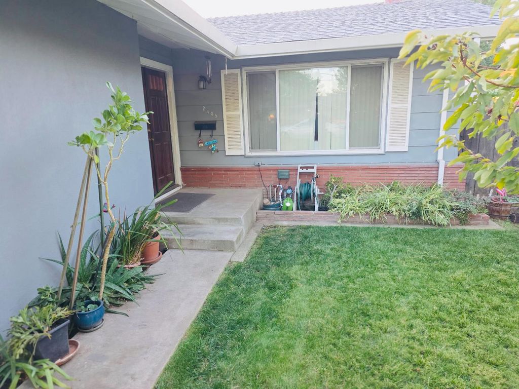 Image 3 of property listing at 2405 Carver Street, Modesto, CA 95350